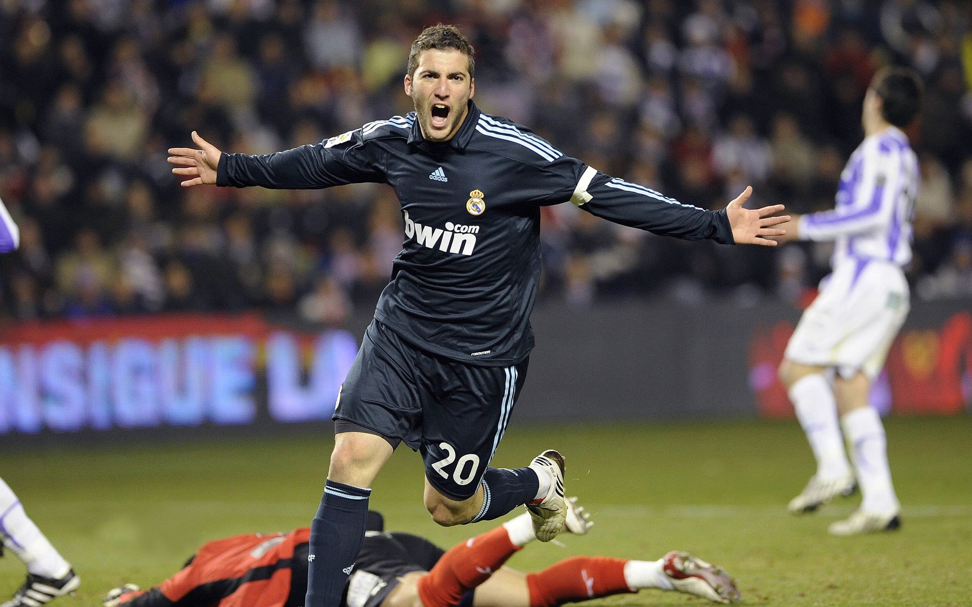 中超换帅潮广州队完成签约，中超广州队是